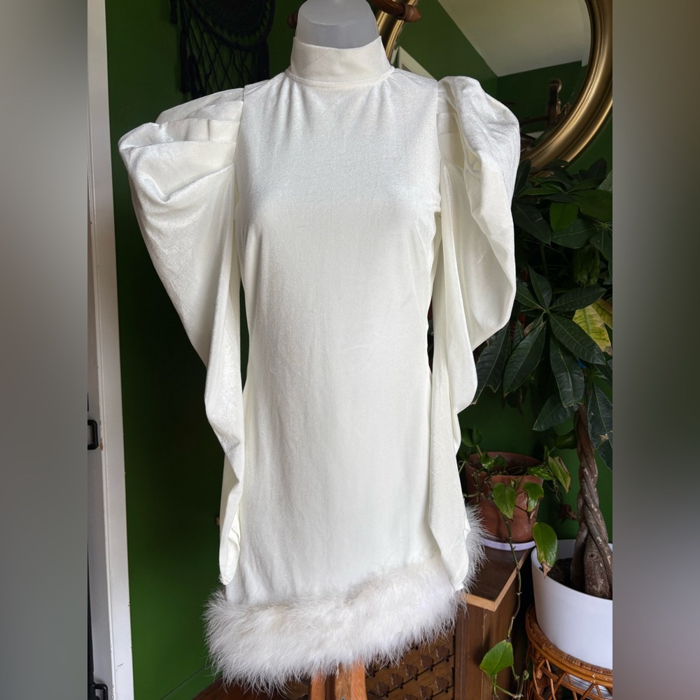 🧿SUPER SALE; PRICE FIRM🧿 
PRETTY LITTLE THING - White Feather Trimmed Dress